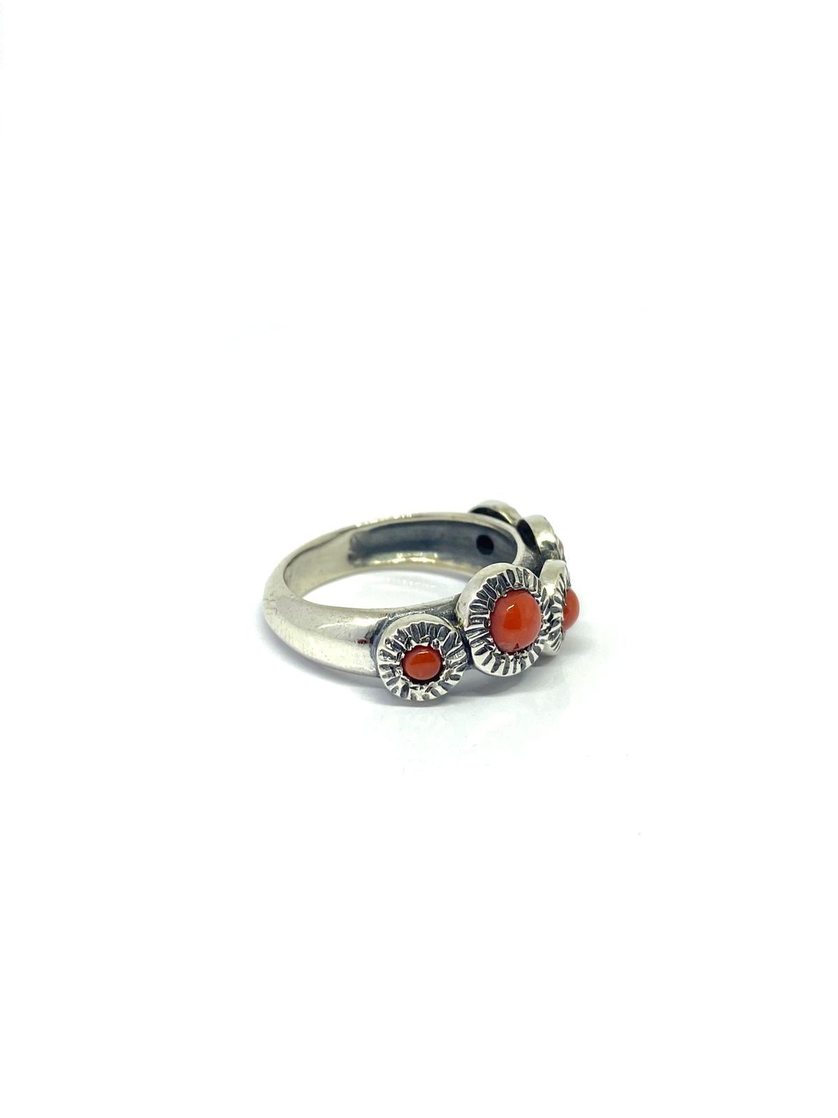 Elegant Round Shape Coral Accent Ring - Image 2