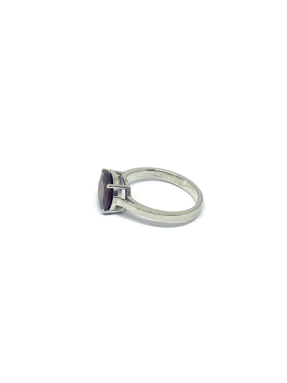 Elegant Ring with Deep Red Garnet Gemstone - Image 3