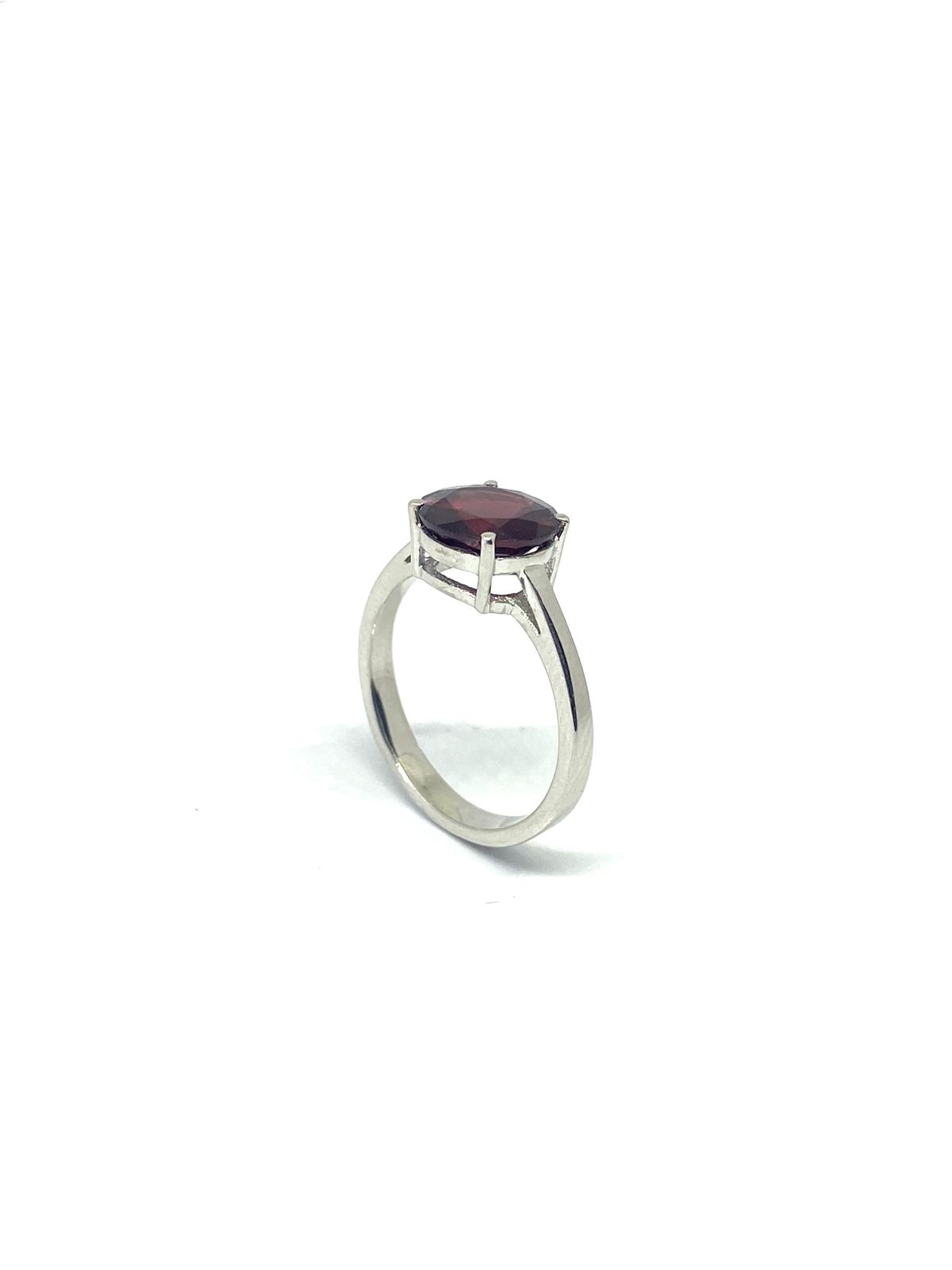 Elegant Ring with Deep Red Garnet Gemstone - Image 2